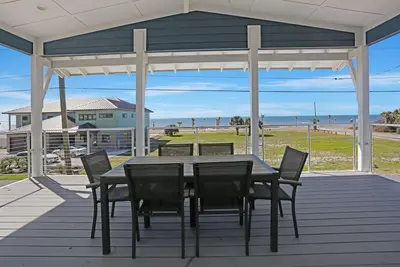 Image de Unobstructed Views, covered Deck ~ Sunny Beach Retreat B