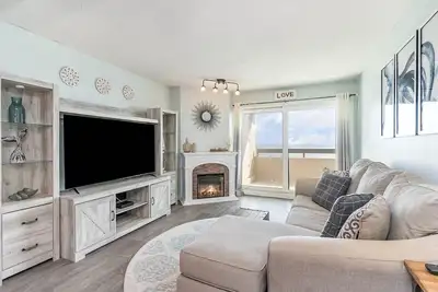 Image de North Myrtle! Fireplace! Pool! Pier Views!