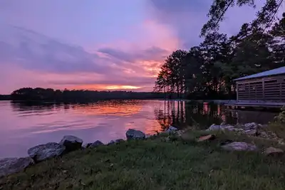 Image de \"The Crescent\" - Lakefront heaven w\/ big views, sunset, private cove & hot tub