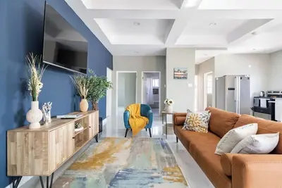 Image de 2nd fL condo unit with gated access in a quiet residential neighborhood.