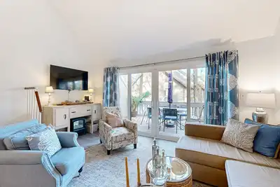 Image de Remodeled Sea Colony condo with resort pools, private beach, tennis, gym, & W/D