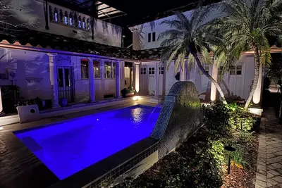 Image de Romantic Spanish Casa and Carriage House and luxury pool escape