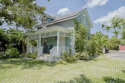 Image de Rustic Private Cottage w/ King Bed + Beach Access