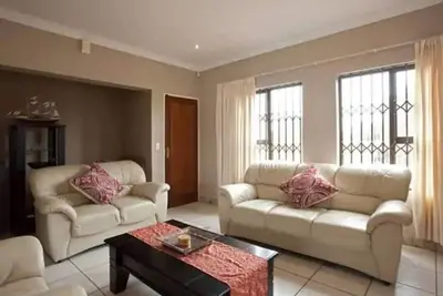 Image de 5 bedrooms self catering home just 5 min from the beach!