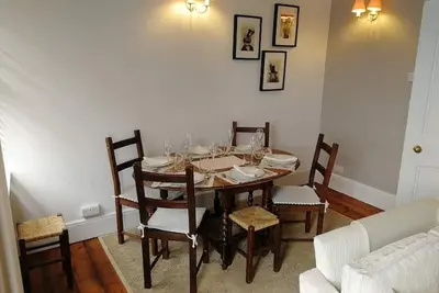 Image de Gorgeous 3 bedroom home opposite beach. !
