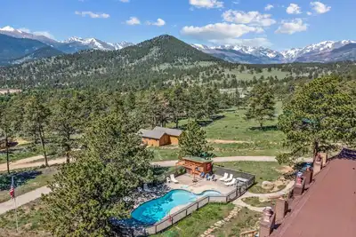 Image de Hallett Peak - 2 bedroom Newly Remodled