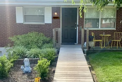 Image de Single Family Home 4 Bed 1. 5 Bath <br>Bridgetown Cincy Oh <br>Beautiful back yard!