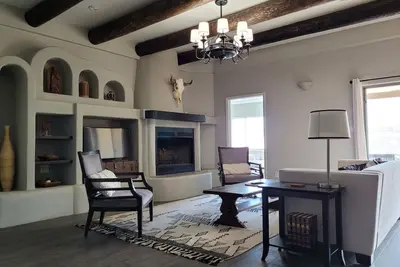Image de Pueblo style home with amazing views- just minutes from Organ National Monument!