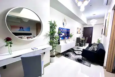 Image de New & Modern Cozy 1br w\/ Balcony in Uptown Bgc
