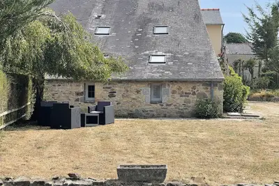 Image de T2 bis entièrement refait, en plein centre du Faou
