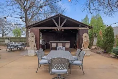 Image de Just Like Home #12: Norman Private Resort - pool, hot tub, pickle ball & more