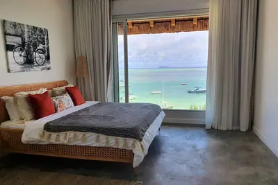 Image de Luxury beachfront villa with private pool and cozy Pavillon with private jacuzzi on rooftop terrace