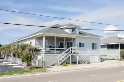 Image de 2 Bedroom w Porch Overlooking all the fun!