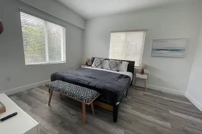 Image de Upstairs 2bed/1bath Apt w/parking Coral Gabels