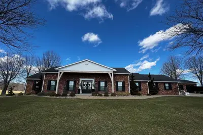 Image de Brick Ranch in Country Setting
