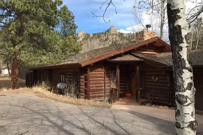 Image de Breathtaking Log Home on River - 3 bedroom riverfront home with hot tub