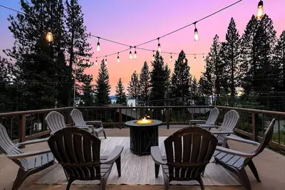 Image de Kinpine House | 7br w/ Lake Views, Room to Gather & Styled Mountain Comfort
