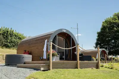 Image de Celyn - Glamping Pod with hot Tub Sleeping 2 People