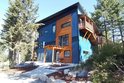 Image de Amazing views and located directly above town!