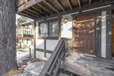 Image de Chic Modern Getaway - Close to Downtown - Lake