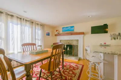 Image de Crisp and clean home located in private beach Association on Johns Pond