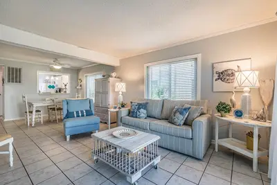 Image de New Listing - First floor condo on Harbor Island