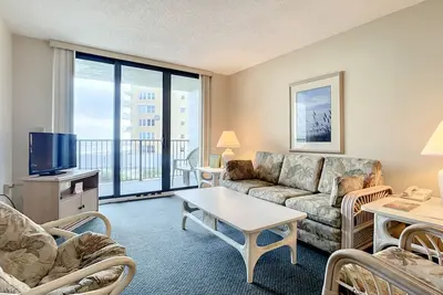 Image de Ocean View with a beachfront pool at Ocean Trillium Condo ~ #203