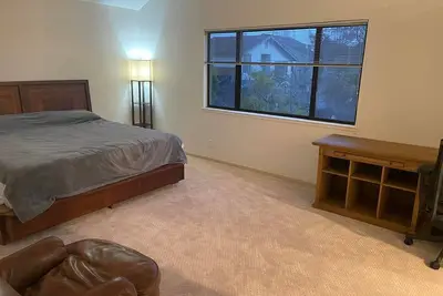 Image de Large beautiful home less than 1 minute from the beach