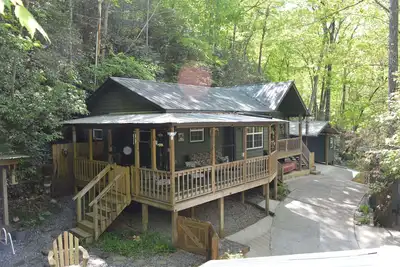 Image de Quaint cabin with a creek in front that will lull you to sleep and pet friendly