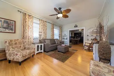 Image de Best Location downtown Gj - Beautifully updated 2 Bedroom!