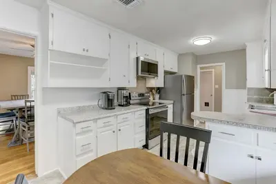 Image de Secluded Peaceful Cottage Near Downtown Austin and Lake  Austin