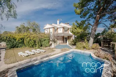 Image de Impressive villa with private pool. Villa Elvira