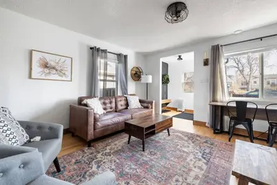 Image de 821 N7th Upstairs · Trendy Stay2- 3 bed1 bath, Close to Monument Arena