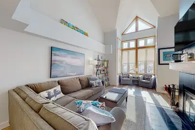 Image de Ski-in/out townhome with deck, grill, fireplace, central Ac & washer/dryer