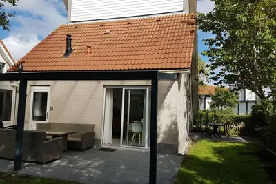 Image de High-quality renovated, detached holiday home, 1. 5 km from the North Sea beach