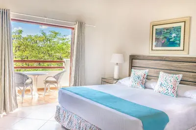 Image de Discover West Coast of Barbados! Relaxing Units Near Cove Bay! Parking!