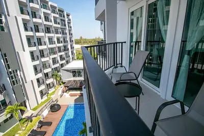 Image de Sunset view 1 bdrm w/ balcony, pools and gym, 2 mins to the beach