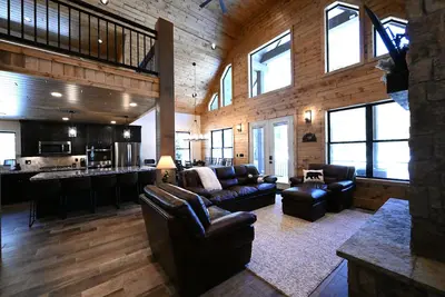 Image de Newly Built! |5 Bed 4 Bath|Hot Tub|25 Miles to Yellowstone