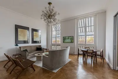 Image de Prestigious home overlooking Palais-Royal Garden