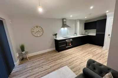 Stylish 2 Bed Apartment With Private Terrace