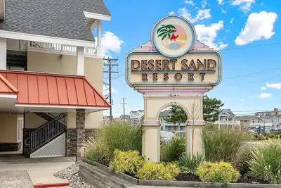 Image de Meticulous 1 bedroom 2 bathroom condo conveniently located only a block to the Seven Mile Islands world class beaches!