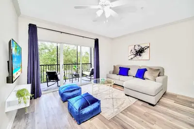 Image de Upstay - Pet-Friendly Condo - Hot Tub, Sauna, Pool