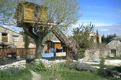 Image de Mas provençal avec piscine au calme