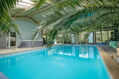 Image de Gîte Piscine Et Jacuzzi Intérieurs