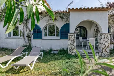 Image de Maison de vacances 'Art-apartamentos Revilla Tacke F' avec terrasse privée, jardin partagé et Wi-Fi.