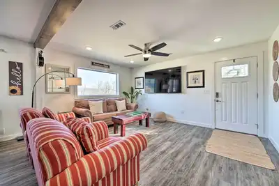 Image de Boho Mountain Home Escape, Walk to Marina!