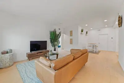 Image de Renovated Summer Beach House  Family Friendly!