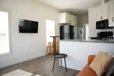 Image de Tiny Home Experience - Ideal for Solo Travelers, Couples, or Small Groups! 🏡✨