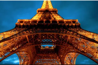 Image de 7th Arrondissement Hideaway: Eiffel Tower Vistas-Tranquil Charm-Urban Convenienc