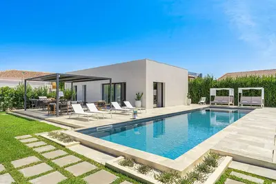 Image de Villa Alfeo - Six Chambres Villa, Couchages 12